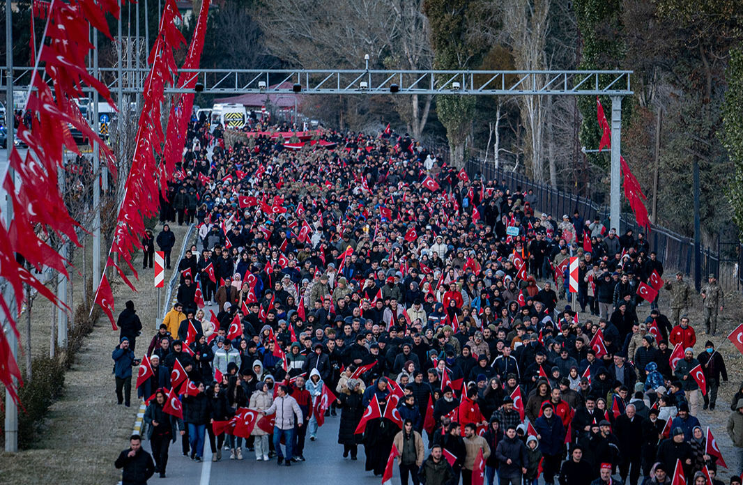 Erzurum'da büyük yürüyüş! Ecdada saygı unutulmadı: Aziziye Destanı'nın 147'nci yılı böyle kutlandı - 1. Resim