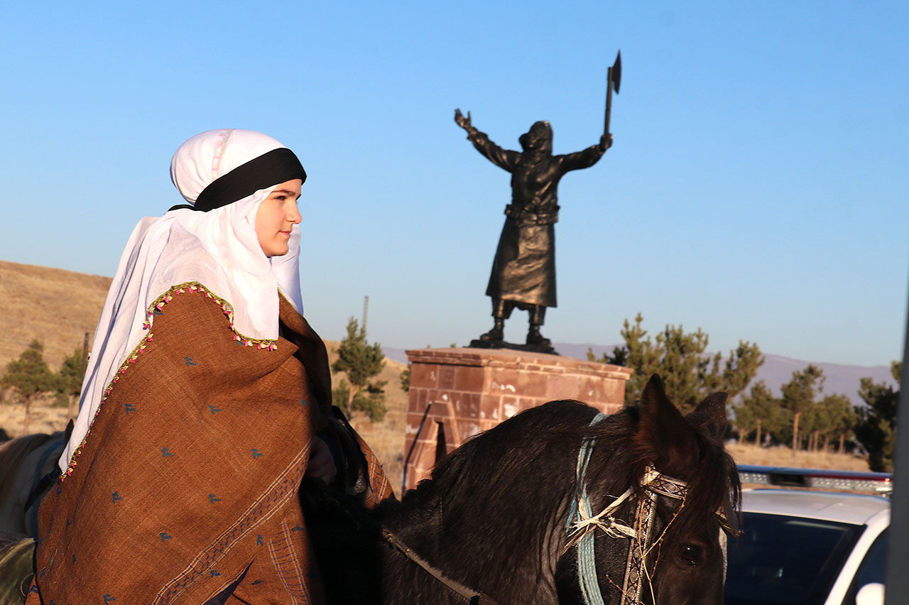 Erzurum'da büyük yürüyüş! Ecdada saygı unutulmadı: Aziziye Destanı'nın 147'nci yılı böyle kutlandı - 3. Resim