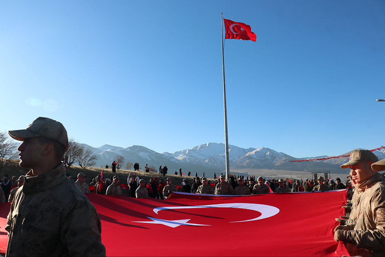 Erzurum'da büyük yürüyüş! Ecdada saygı unutulmadı: Aziziye Destanı'nın 147'nci yılı böyle kutlandı - 11. Resim
