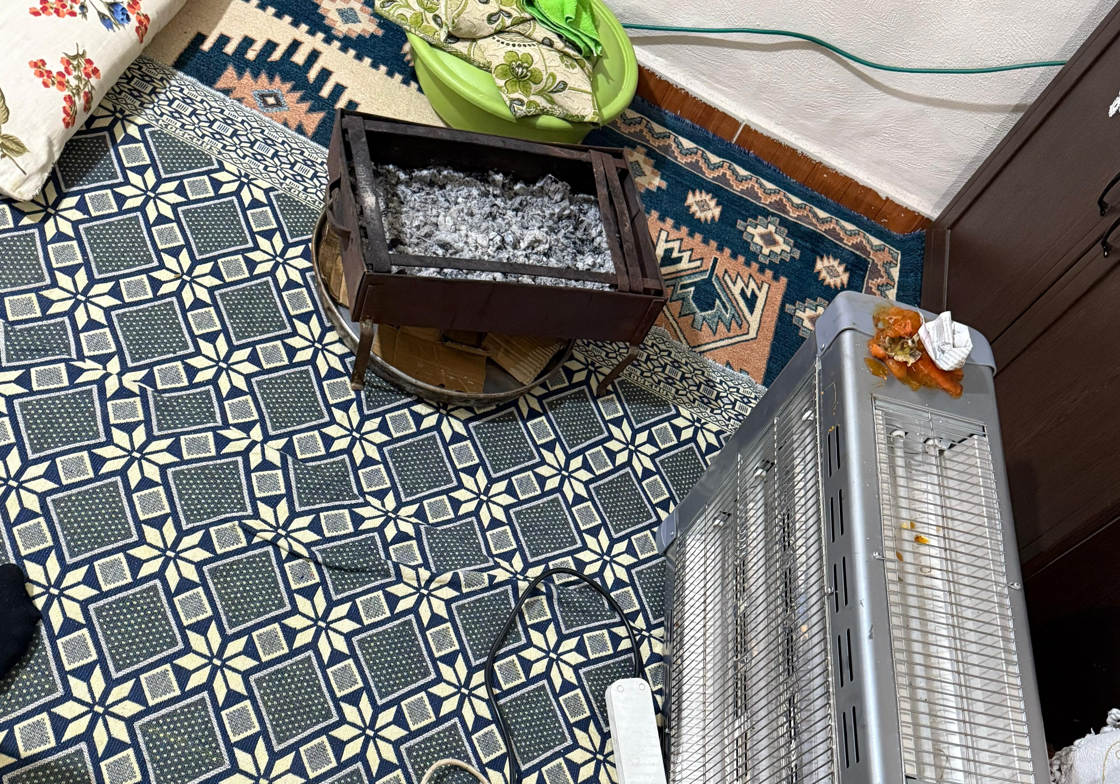 Isınmak için eve mangal bıraktılar! Torunları cesedini buldu - 1. Resim