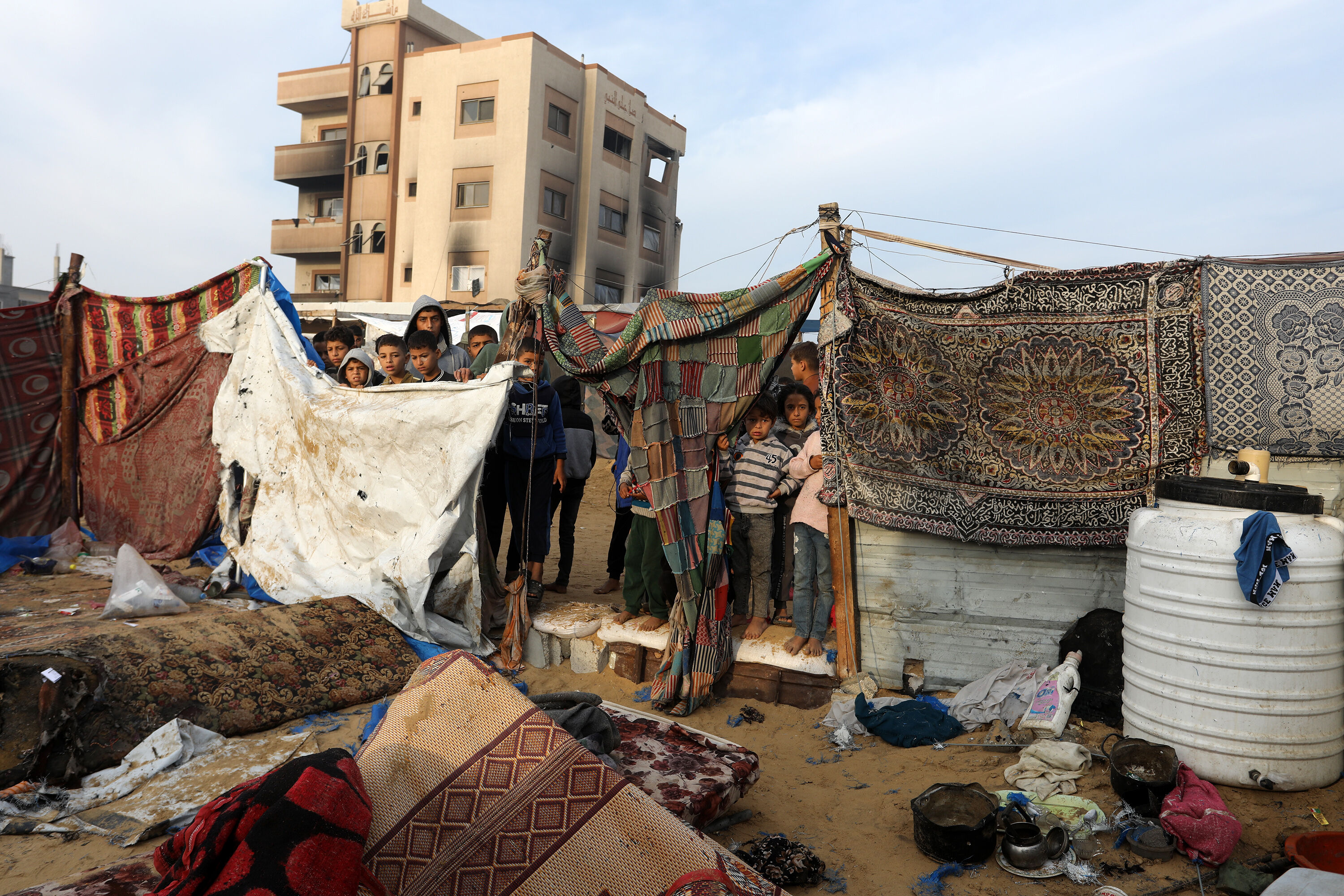 İsrail'in Gazze soykırımı 400 gündür devam ediyor! Travma, açlık ve çaresizlikle beraber, ölü sayısı 43 bin 552'ye yükseldi... İsrail'in Gazze soykırımı 400 gündür devam ediyor! Travma, açlık ve çaresizlikle beraber, ölü sayısı 43 bin 552'ye yükseldi... - 2. Resim