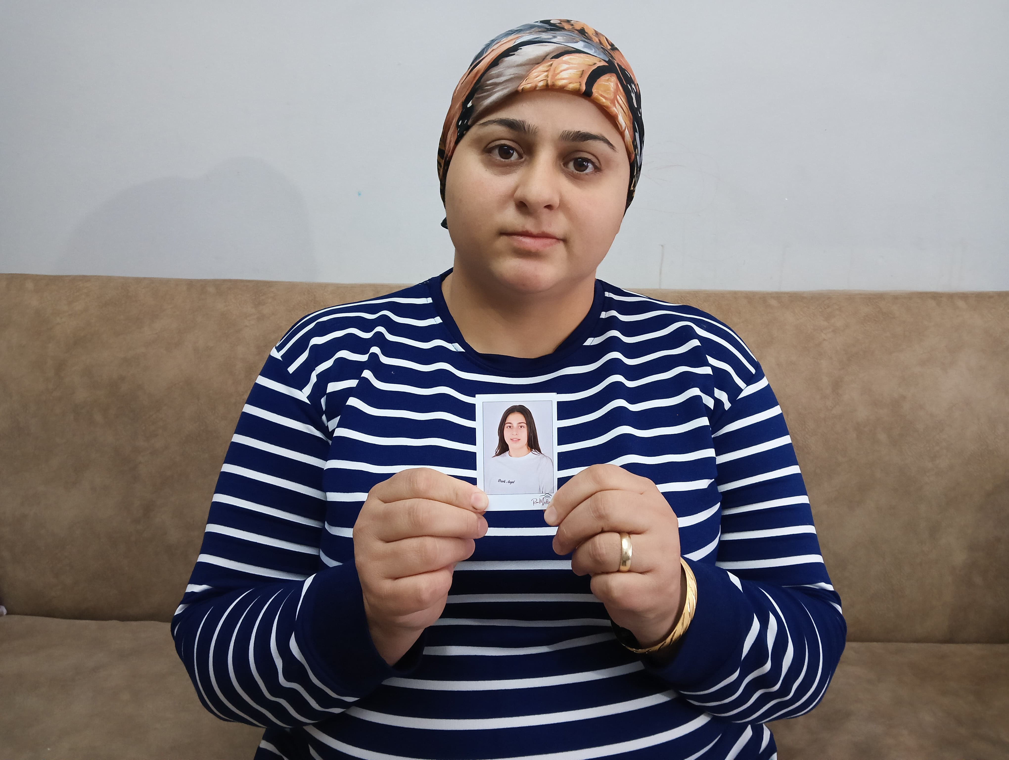 Kendi isteğiyle kaldığı esirgeme yurdundan kaçtı! 15 yaşındaki Buket'ten 3 gündür haber yok Kendi isteğiyle kaldığı esirgeme yurdundan kaçtı! 15 yaşındaki Buket'ten 3 gündür haber yok - 1. Resim