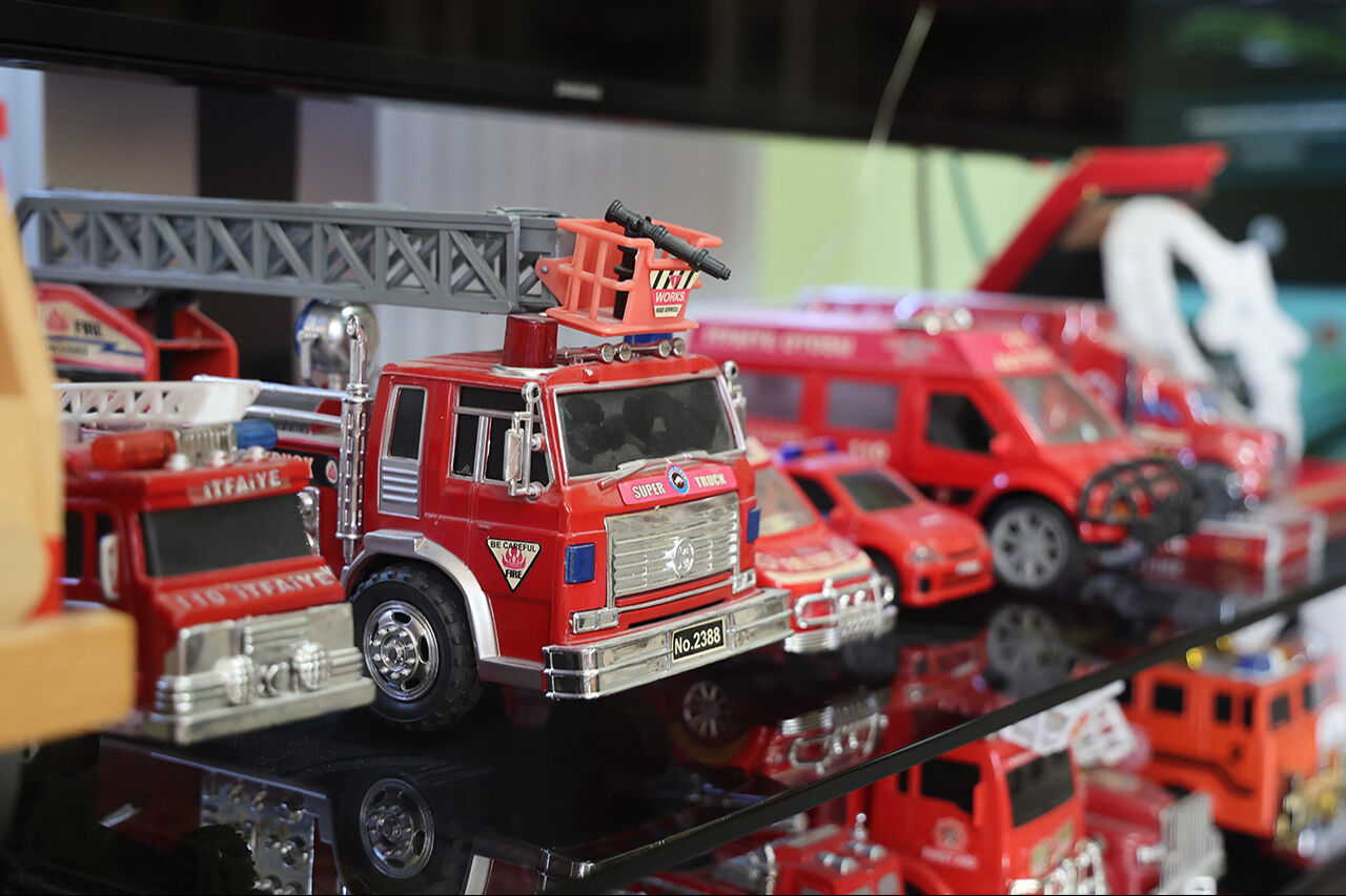 18 ülkeden oyuncak topladı! Makam odasını çocuklar için "İtfaiye Müzesi" yaptı 18 ülkeden oyuncak topladı! Makam odasını çocuklar için "İtfaiye Müzesi" yaptı - 3. Resim