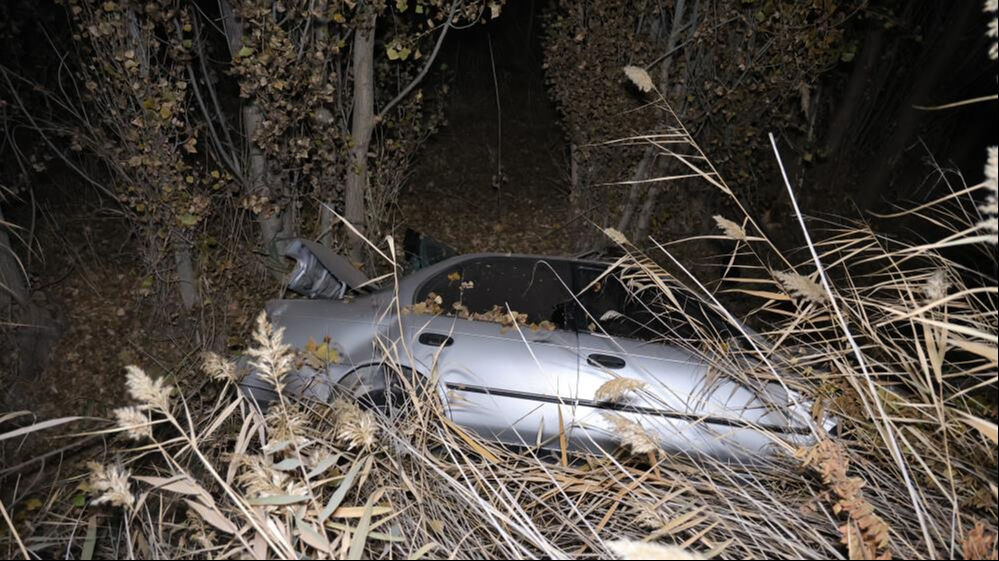 Aksaray'da şarampole uçan otomobil bu halde bulundu! Yaralılar var - 2. Resim