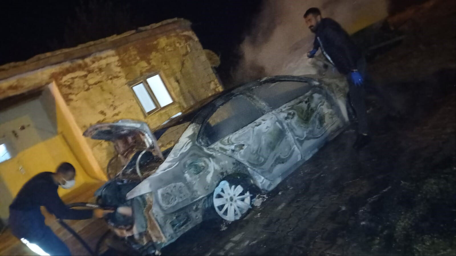 Batman'da baba vahşeti! Cinnet getirdi, oğlunu ve damadını vurarak otomobilini ateşe verdi - 1. Resim