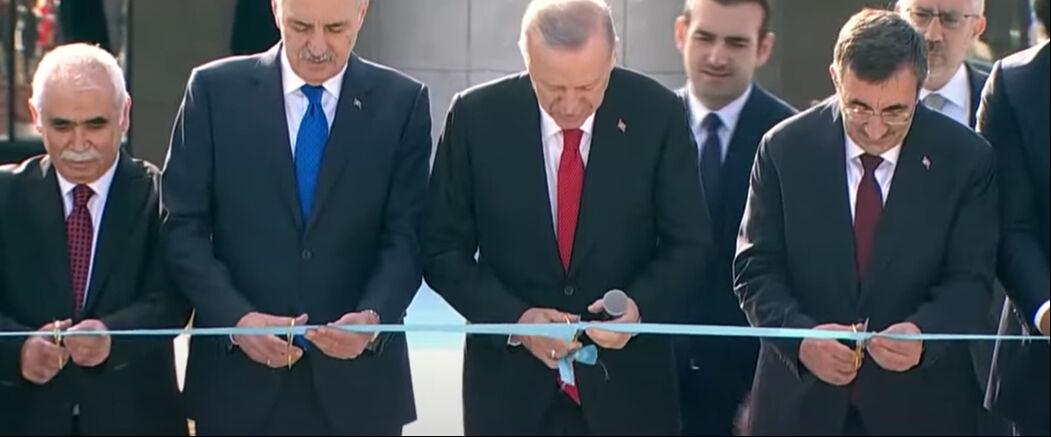 Cumhurbaşkanı Erdoğan'dan yeni operasyon sinyali: Güvenli bölgenin eksik halkalarını tamamlayacağız Cumhurbaşkanı Erdoğan'dan Atatürk'ü anma töreninde önemli açıklamalar - 1. Resim