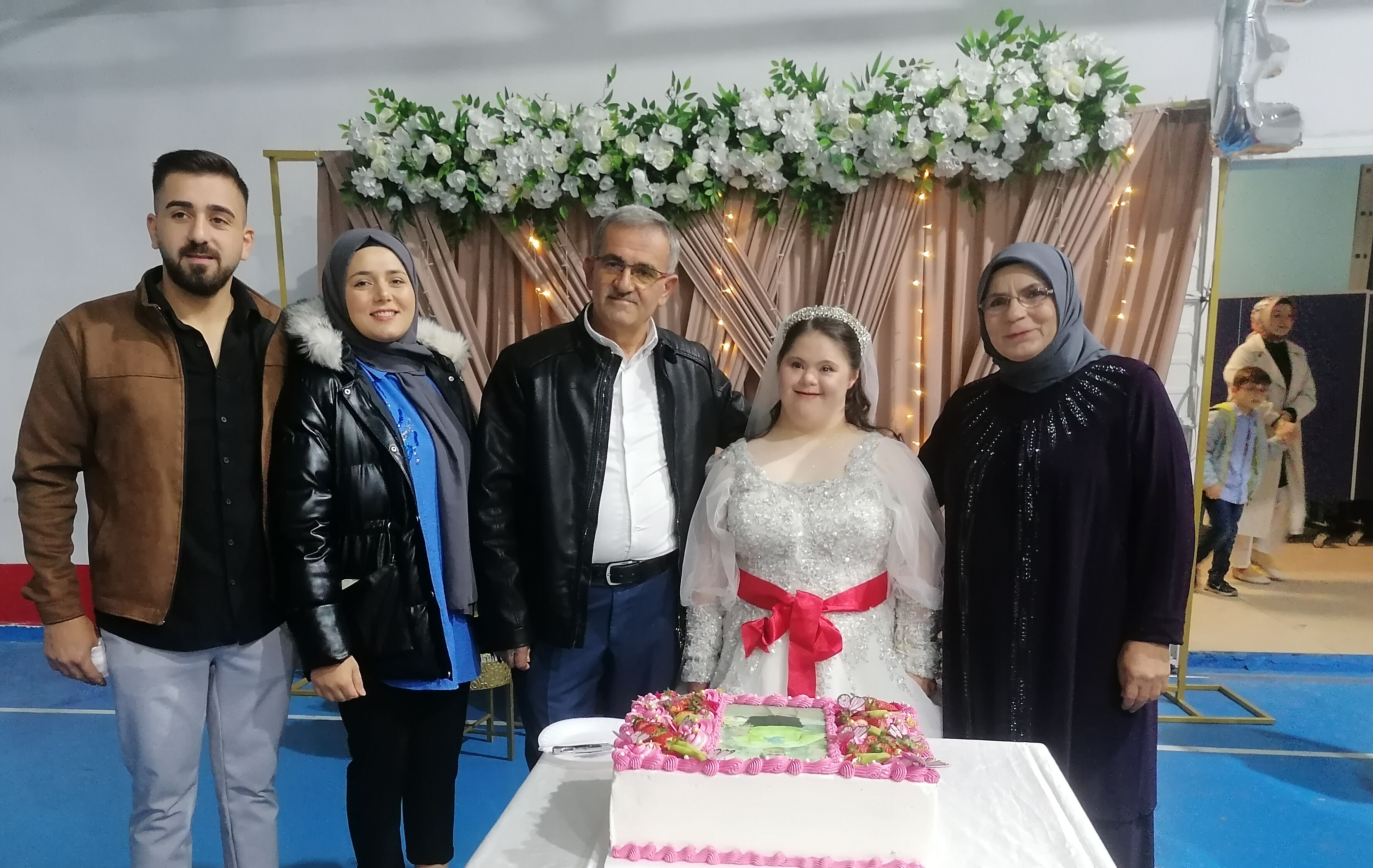 Down sendromlu Esma'nın gelinlik hayali gerçek oldu! Tokat'ta duygulandıran düğün Down sendromlu Esma'nın gelinlik hayali gerçek oldu - 2. Resim