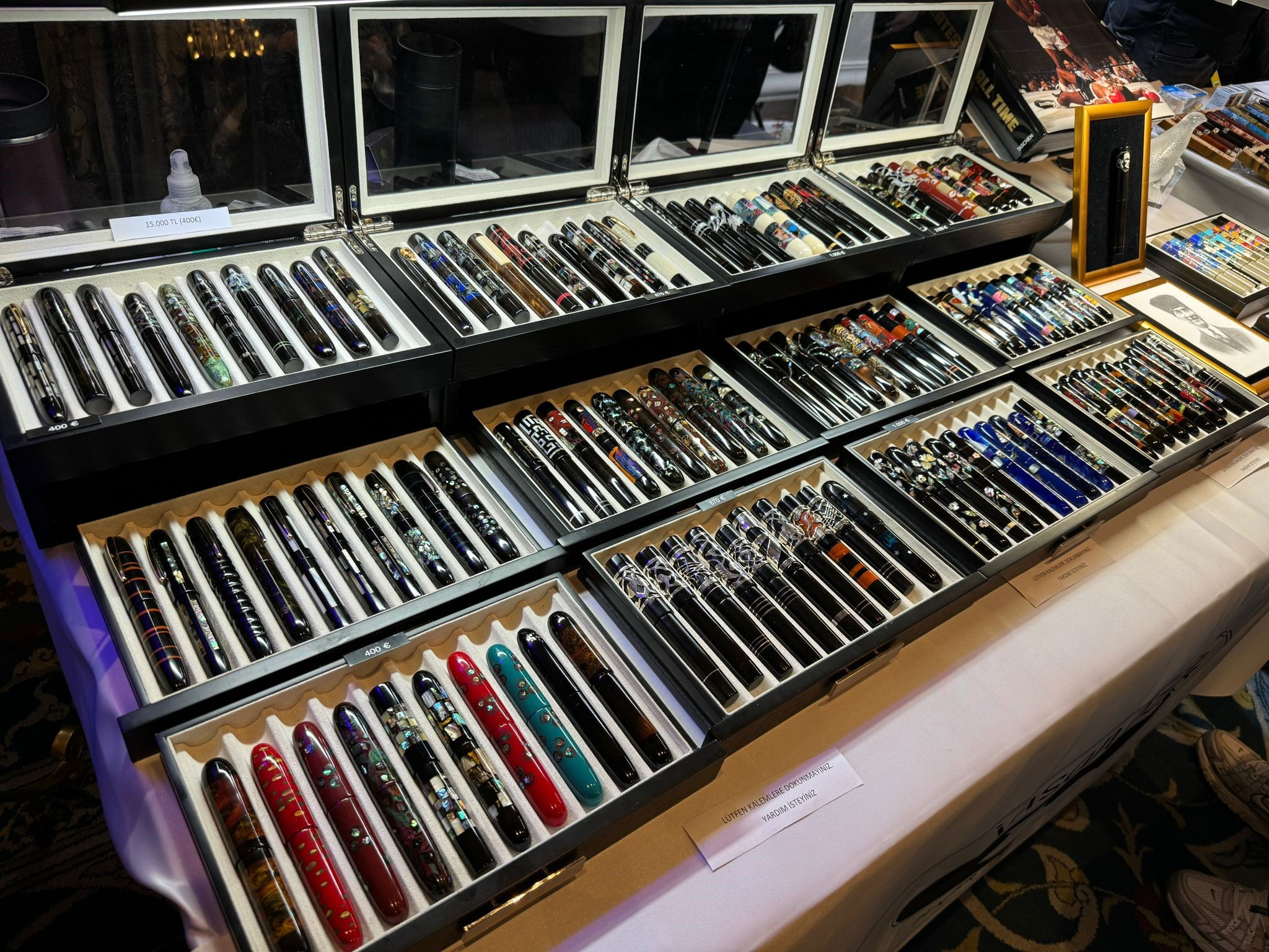 En pahalı kalem 3 milyon lirayla görücüye çıktı! Çırağan Sarayı'nda dikkat çeken festival: Penfest 2024 - 4. Resim