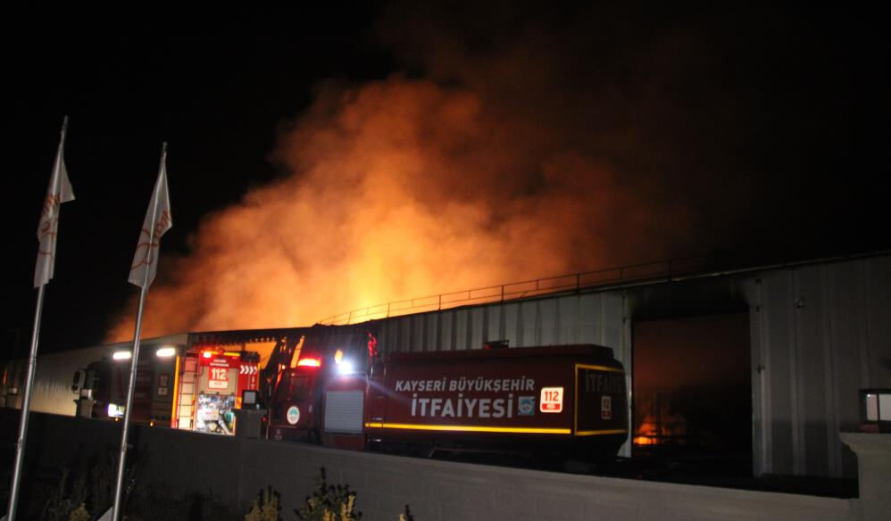 Kayseri'de mantar üretim tesisinde yangın çıktı! Ekiplerin müdahalesi sürüyor - 1. Resim