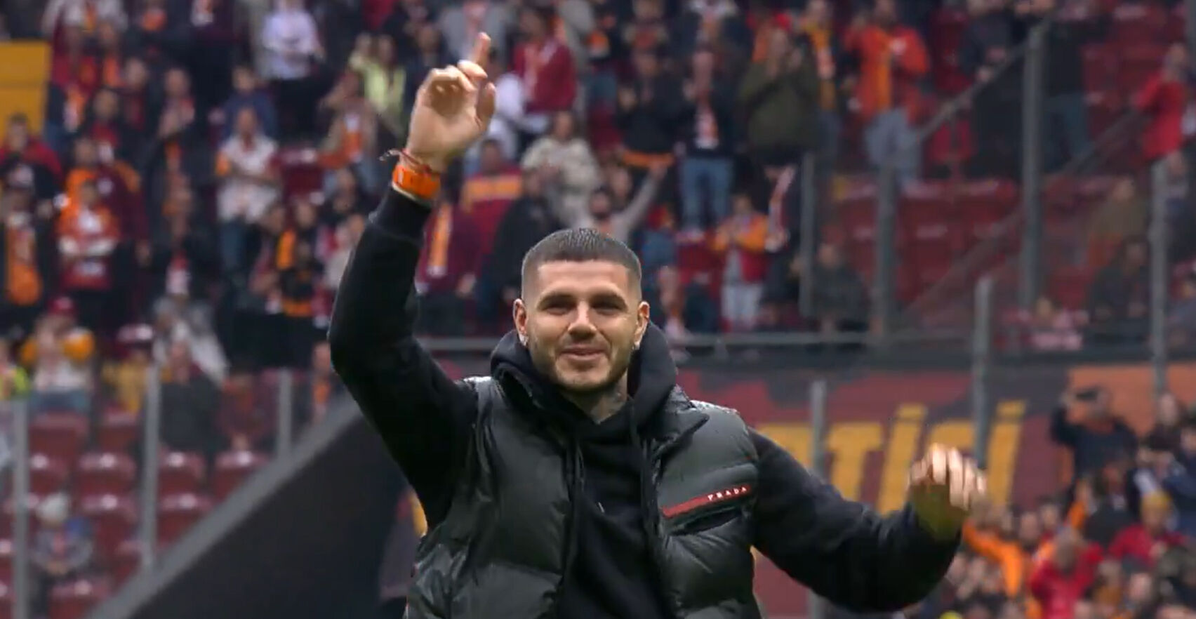 Osimhen golü attı, Icardiye armağan etti! Galatasaray'da yüzleri güldüren anlar Osimhen golü attı, Icardiye armağan etti! Galatasaray'da yüzleri güldüren anlar - 3. Resim