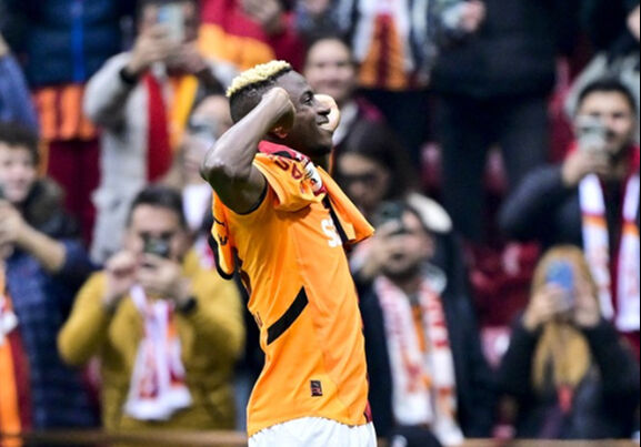 Osimhen golü attı, Icardiye armağan etti! Galatasaray'da yüzleri güldüren anlar Osimhen golü attı, Icardiye armağan etti! Galatasaray'da yüzleri güldüren anlar - 1. Resim