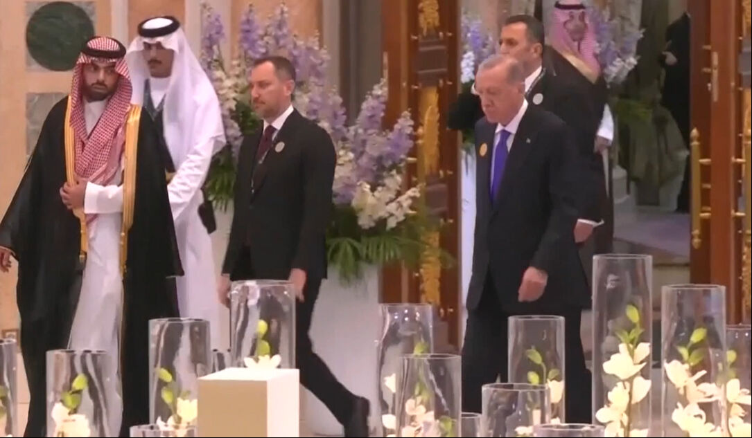 Cumhurbaşkanı Erdoğan 'Arap Ligi Olağanüstü Ortak Zirvesi'ne katıldı! Erdoğan Veliaht Prens Muhammed bin Selman ile görüştü Cumhurbaşkanı Erdoğan 'Arap Ligi Olağanüstü Ortak Zirvesi'ne katıldı - 1. Resim