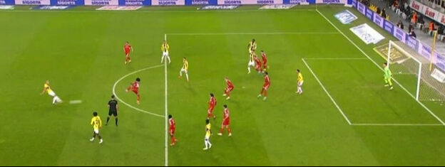 Fenerbahçe'nin golünden önce el var mı? Geceye damga vuran pozisyon için net yorum: Rain Ball Fenerbahçe'nin golünden önce el var mı? Geceye damga vuran pozisyon için net yorum: Rain Ball - 8. Resim