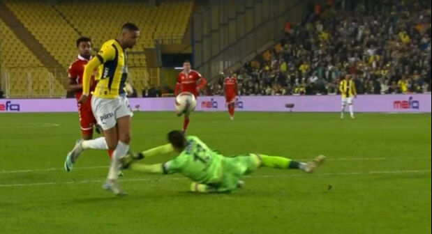 Fenerbahçe'nin golünden önce el var mı? Geceye damga vuran pozisyon için net yorum: Rain Ball Fenerbahçe'nin golünden önce el var mı? Geceye damga vuran pozisyon için net yorum: Rain Ball - 6. Resim