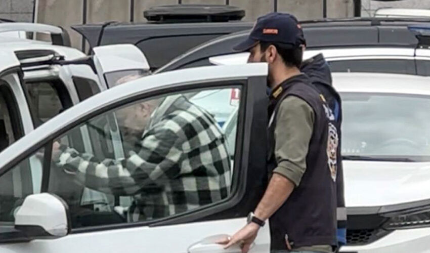 Gözaltına alınan Mehmet Ali Erbil'den ilk görüntü! İşte polis aracına bindirildiği anlar... - 1. Resim