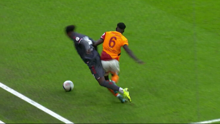 G.Saray-Samsunspor maçındaki penaltı kararları doğru mu? Trio ekibi değerlendirdi G.Saray-Samsunspor maçındaki penaltı kararları doğru mu? Trio ekibi değerlendirdi - 4. Resim