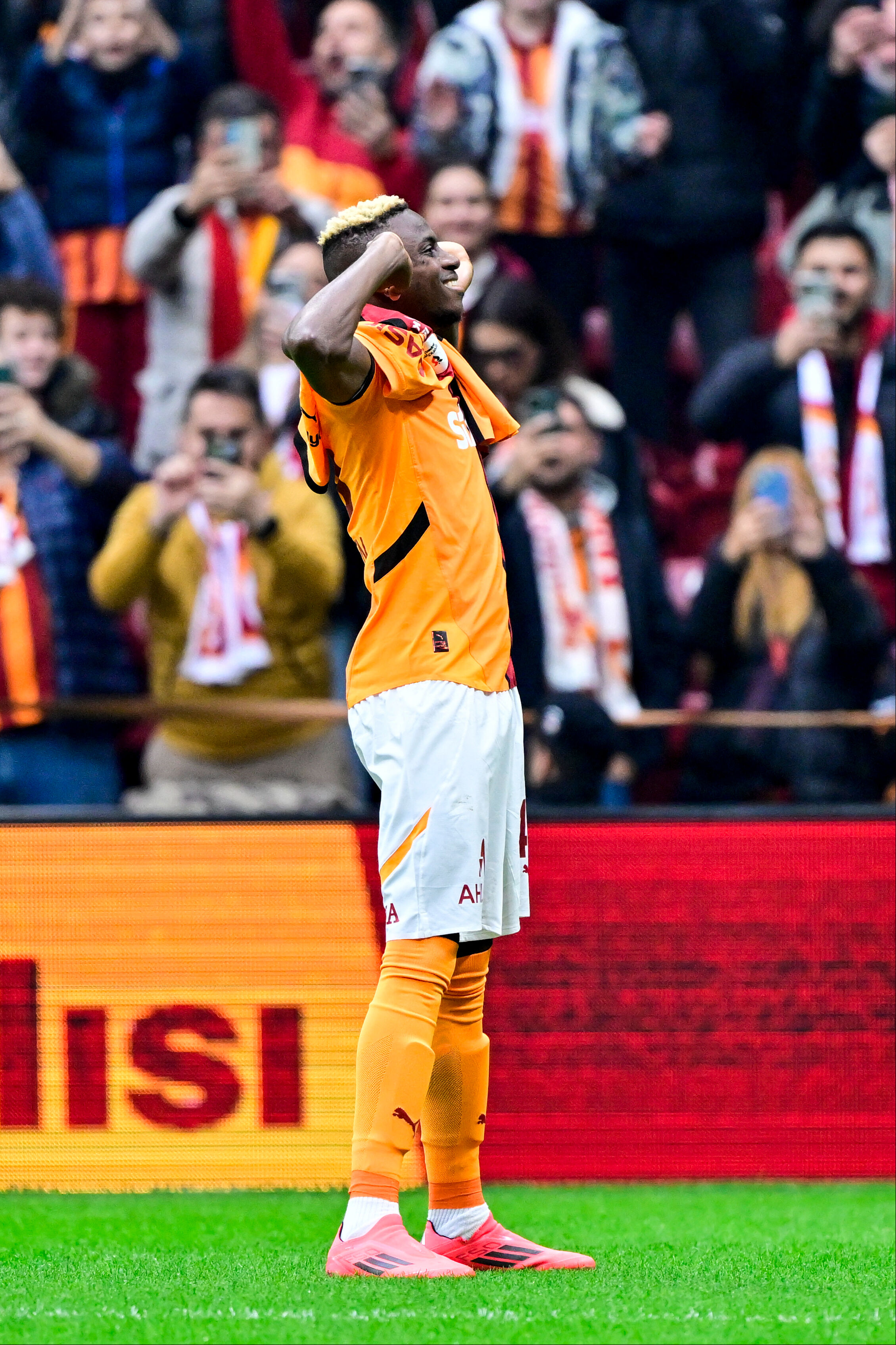 İcardi yoksa Osimhen var... Galatasaray, kral golcüsünün tribünde olduğu maçta Samsunspor’u puansız gönderdi - 1. Resim