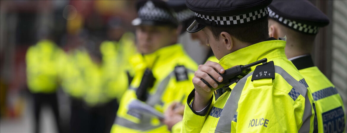 İngiltere'de dehşete düşüren olay! Genç kız düşen ağaç dalının altında ezilerek öldü İngiltere'de dehşete düşüren olay! Genç kız düşen ağaç dalının altında ezilerek öldü - 1. Resim