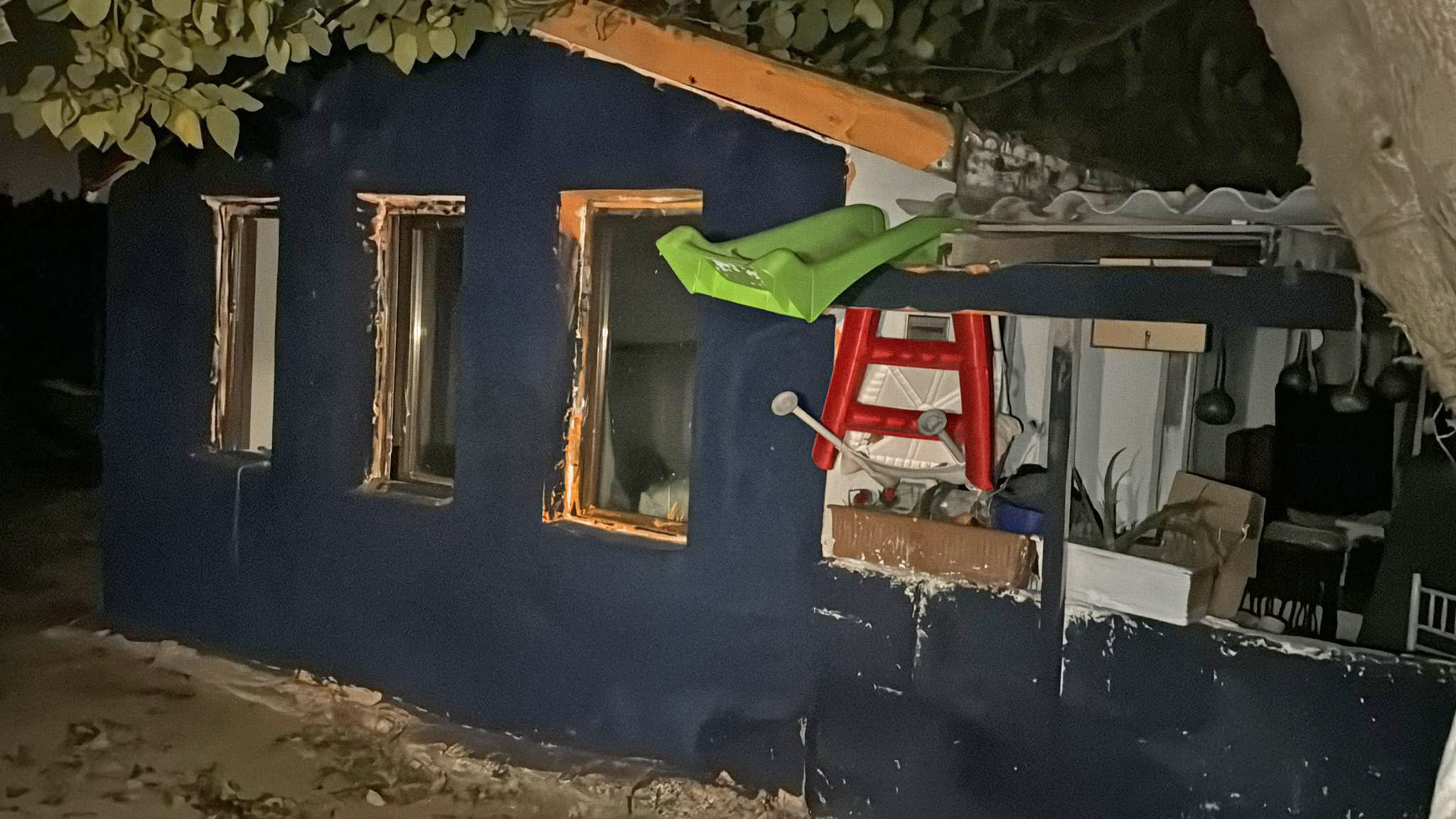 İzmir'de elektrik sobası faciası! Yangında 5 kardeş hayatını kaybetti İzmir'de elektrik sobası faciası! Yangında 5 kardeş hayatını kaybetti - 3. Resim