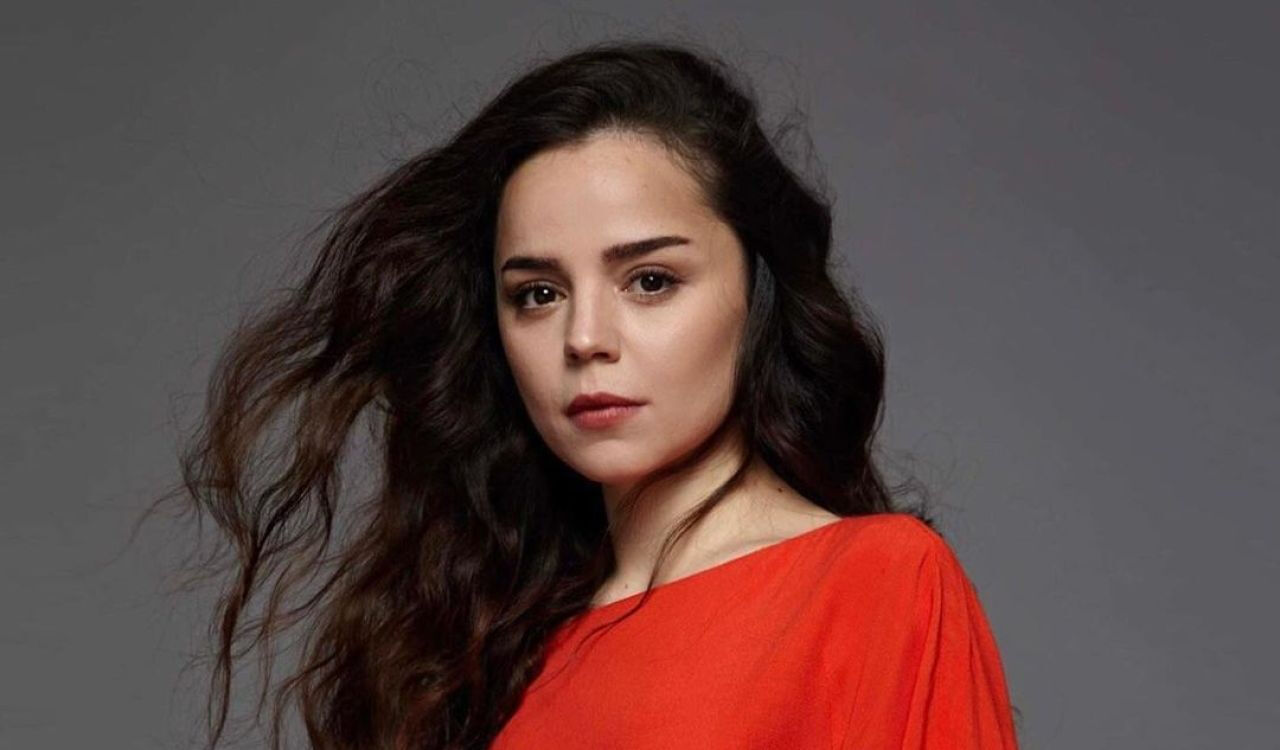 Kızıl Goncalar oyuncuları arasına yeni isim dahil oldu: Pelin Ermiş kimdir? Kızıl Goncalar oyuncuları arasına yeni isim dahil oldu: Pelin Ermiş kimdir? - 2. Resim