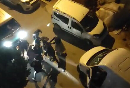 Kocaeli'de çıkan yol verme kavgasında 5 kişi silahla yaralandı Kocaeli'de çıkan yol verme kavgasında 5 kişi silahla yaralandı - 1. Resim