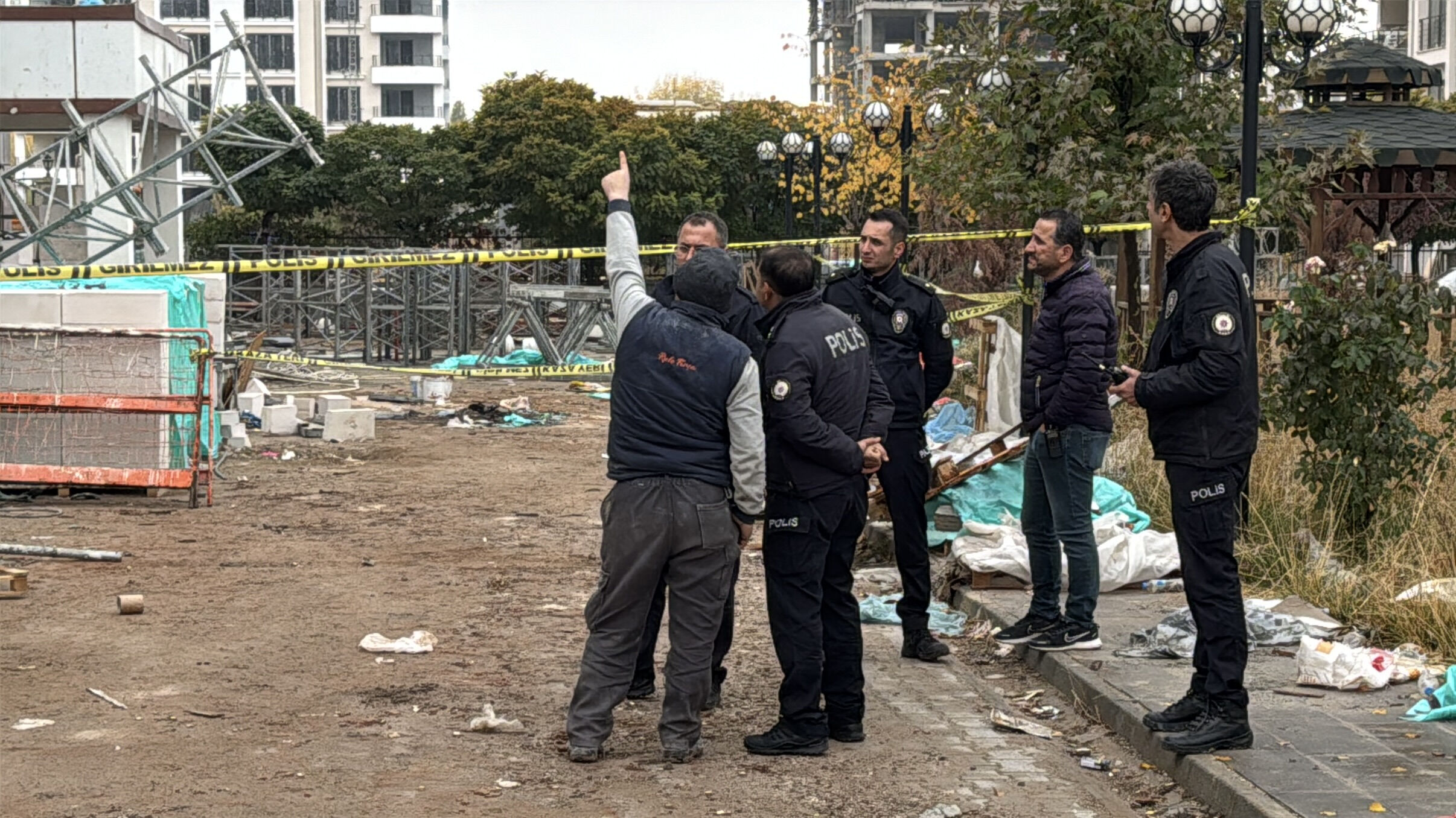 Malatya'da inşaat iskelesi çöktü: 2 işçi hayatını kaybetti - 1. Resim