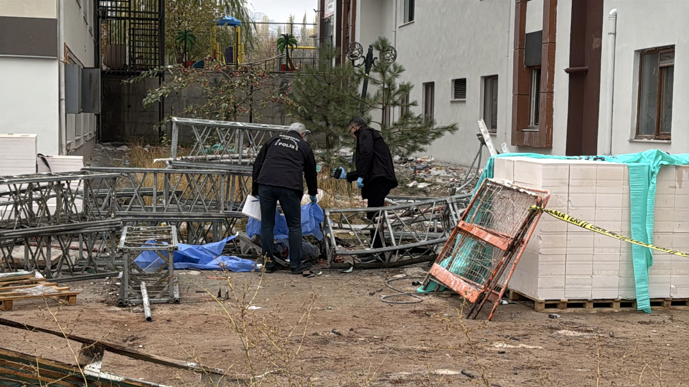 Malatya'da inşaat iskelesi çöktü: 2 işçi hayatını kaybetti - 2. Resim
