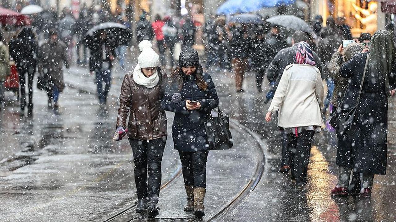 Meteoroloji'den kar ve sağanak yağış uyarısı! Saat verildi, İstanbul dahil  pek çok kenti kapsıyor | Türkiye Gazetesi