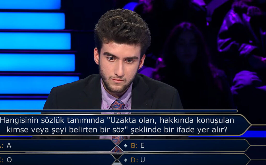 Milyoner'de şaşırtan anlar! Cevap veremediği soru Oktay Kaynarca'yı sitem ettirdi Milyoner'de şaşırtan anlar! Cevap veremediği soru Oktay Kaynarca'yı sitem ettirdi - 1. Resim