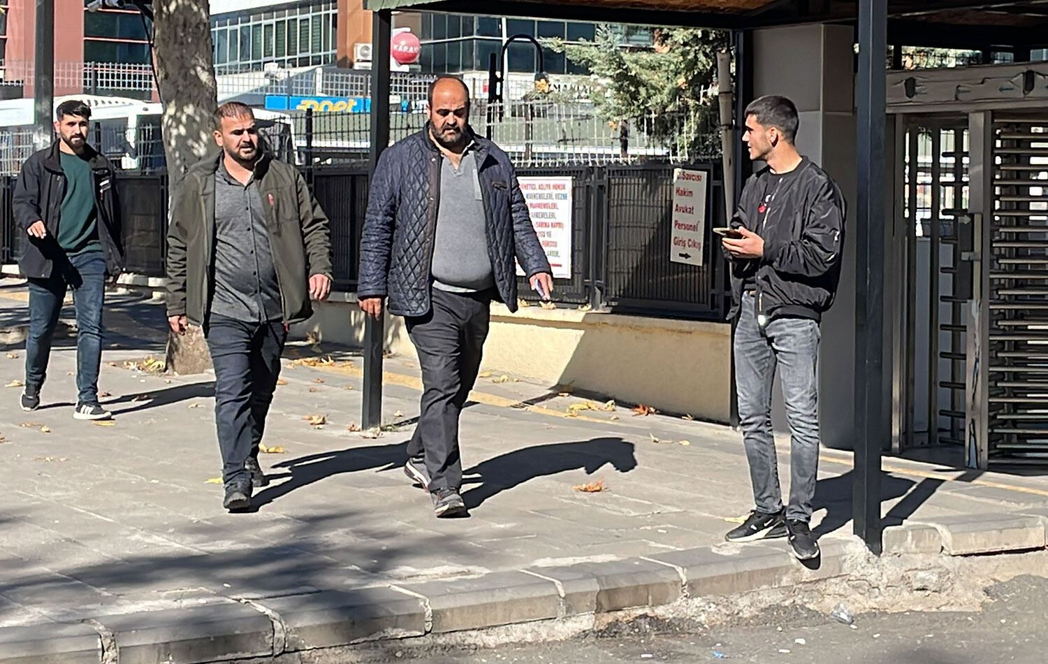 Narin'in babası Arif Güran bir kez daha Nevzat'ı gösterdi: Evini dümdüz edeceğim ama... Narin'in babası Arif Güran bir kez daha Nevzat'ı gösterdi: Evini yıkacağım ama... - 5. Resim
