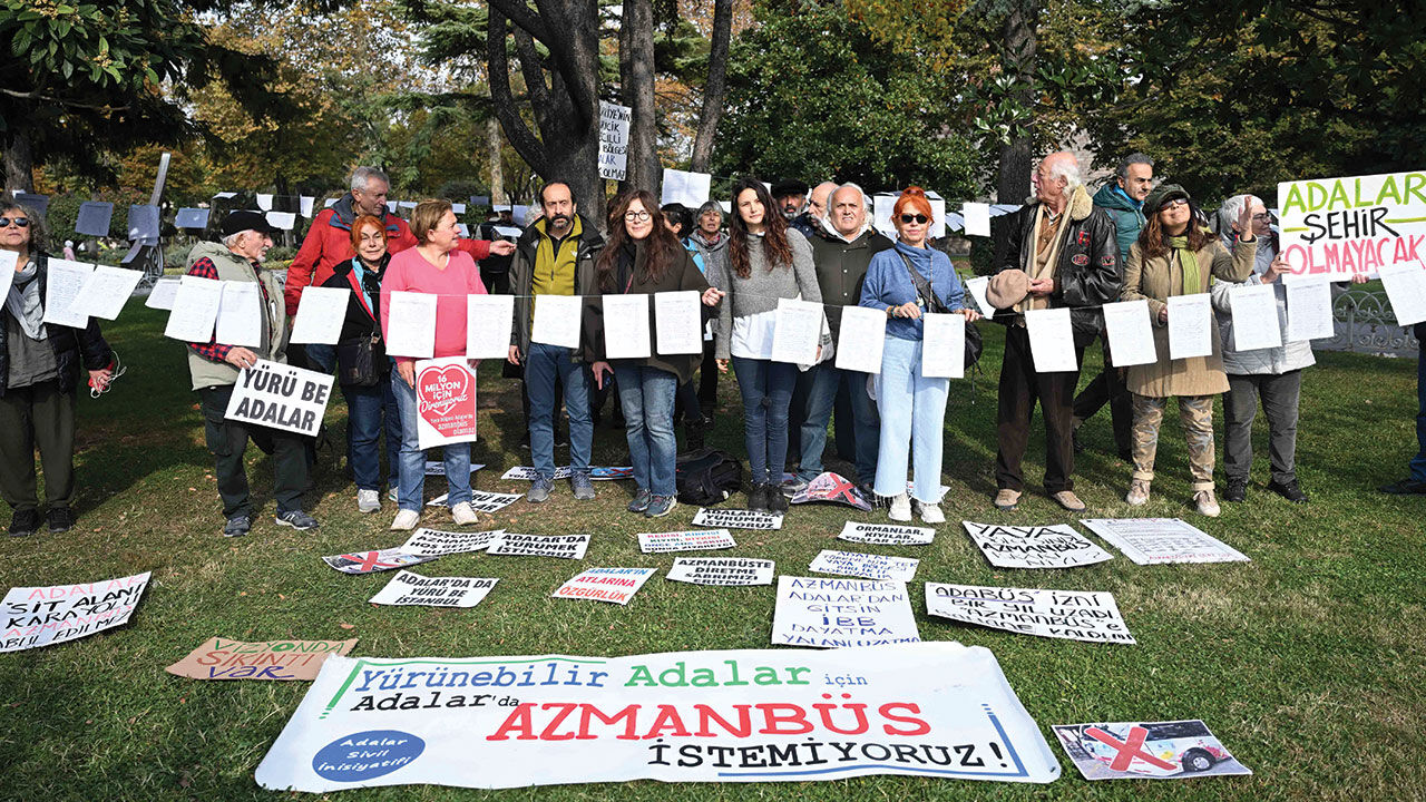 Saraçhane'de toplanan Adalılar İBB'ye  Saraçhane'de toplanan Adalılar İBB'ye