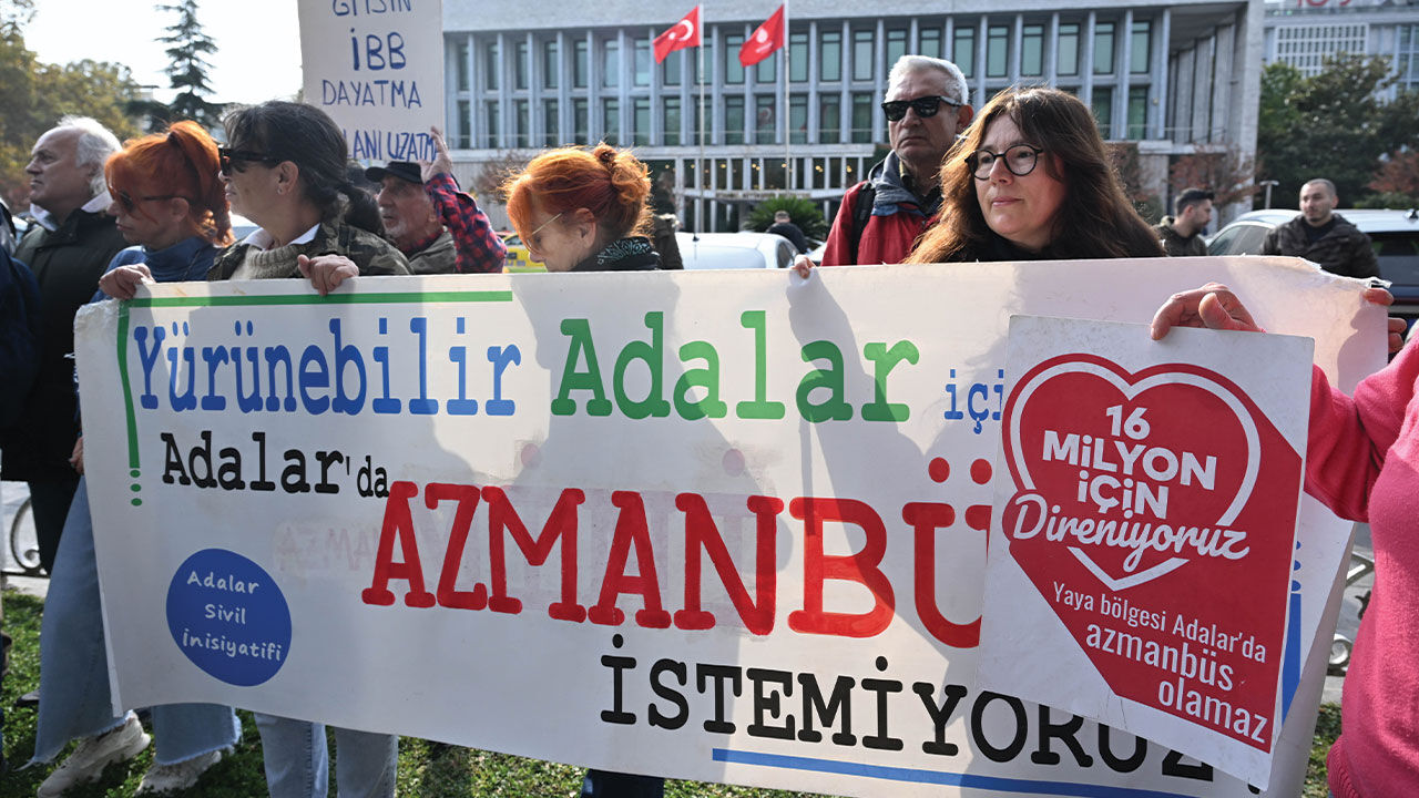 Saraçhane'de toplanan Adalılar İBB'ye  Saraçhane'de toplanan Adalılar İBB'ye