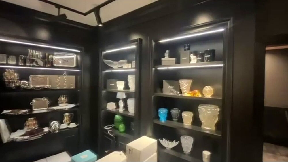 Ünlü isimlerin alışveriş için uğrak noktasıydı! O villa basıldı, içeriden neler çıktı neler... - 5. Resim