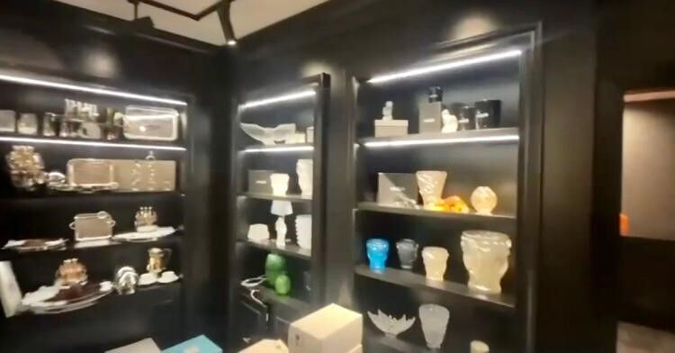 Ünlü isimlerin alışveriş için uğrak noktasıydı! O villa basıldı, içeriden neler çıktı neler... - 2. Resim