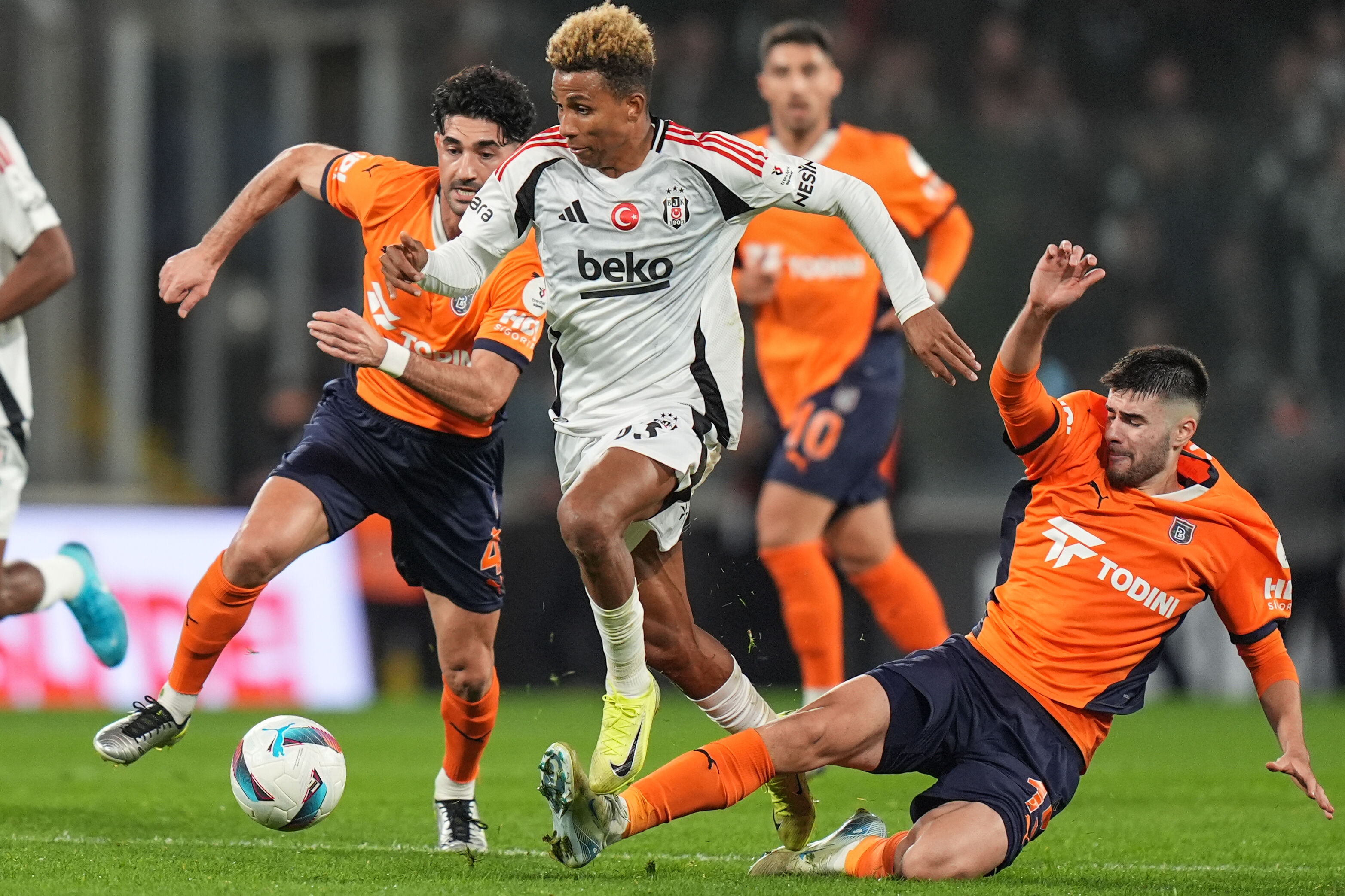 Beşiktaş'ın şampiyonluk için tek şansını açıkladı! Nihat Kahveci: Lig biter! Havlu, bornoz, terlik... - 8. Resim