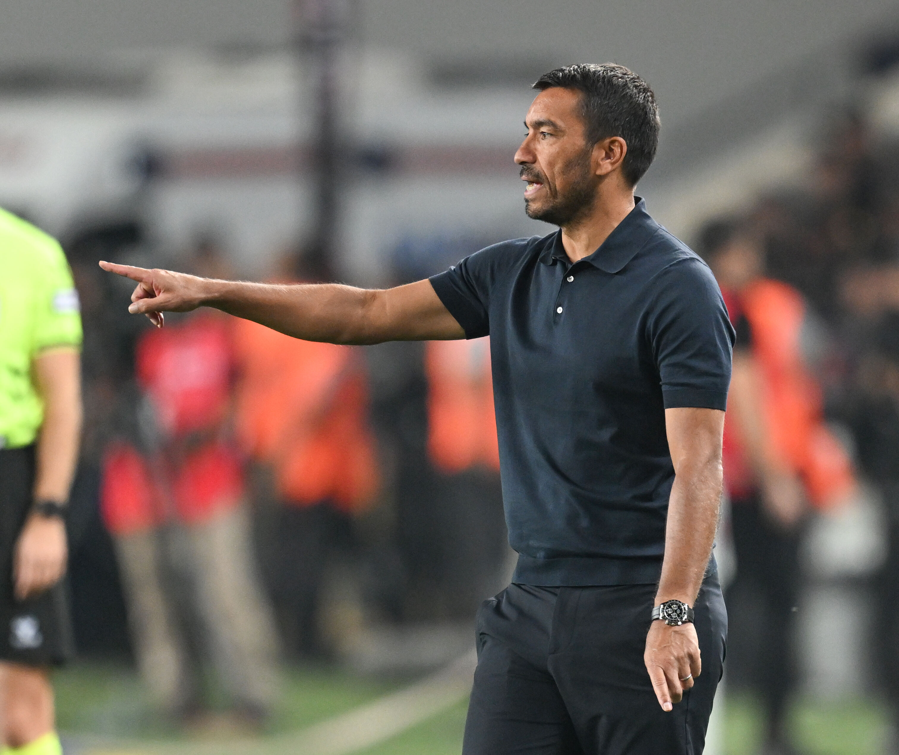 Beşiktaş'ta Giovanni van Bronckhorst neşteri vuruyor! Gönderilecekler listesini hazırlıyor Beşiktaş'ta Giovanni van Bronckhorst neşteri vuruyor! Gönderilecekler listesini hazırlıyor - 4. Resim