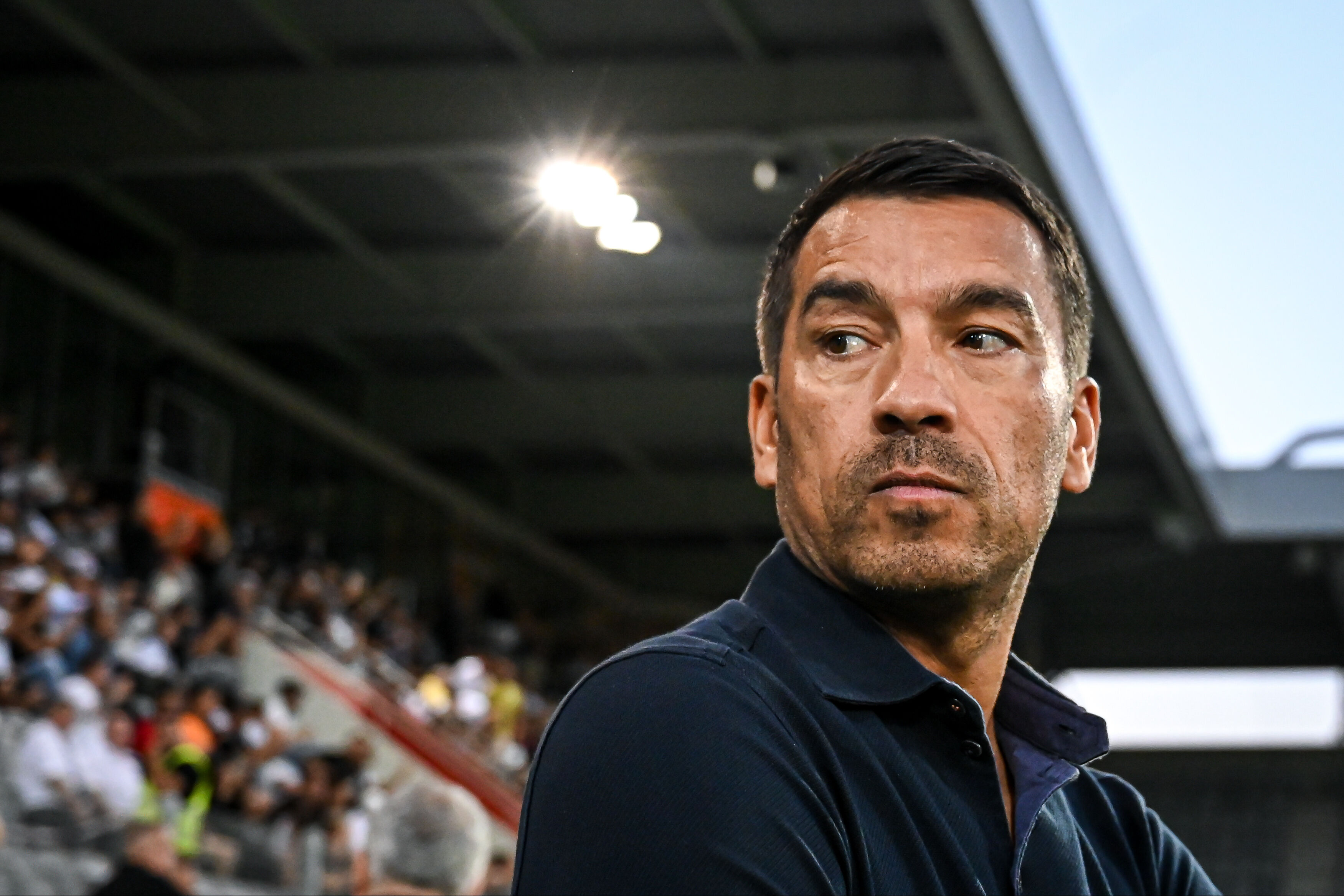 Beşiktaş'ta Giovanni van Bronckhorst neşteri vuruyor! Gönderilecekler listesini hazırlıyor Beşiktaş'ta Giovanni van Bronckhorst neşteri vuruyor! Gönderilecekler listesini hazırlıyor - 3. Resim