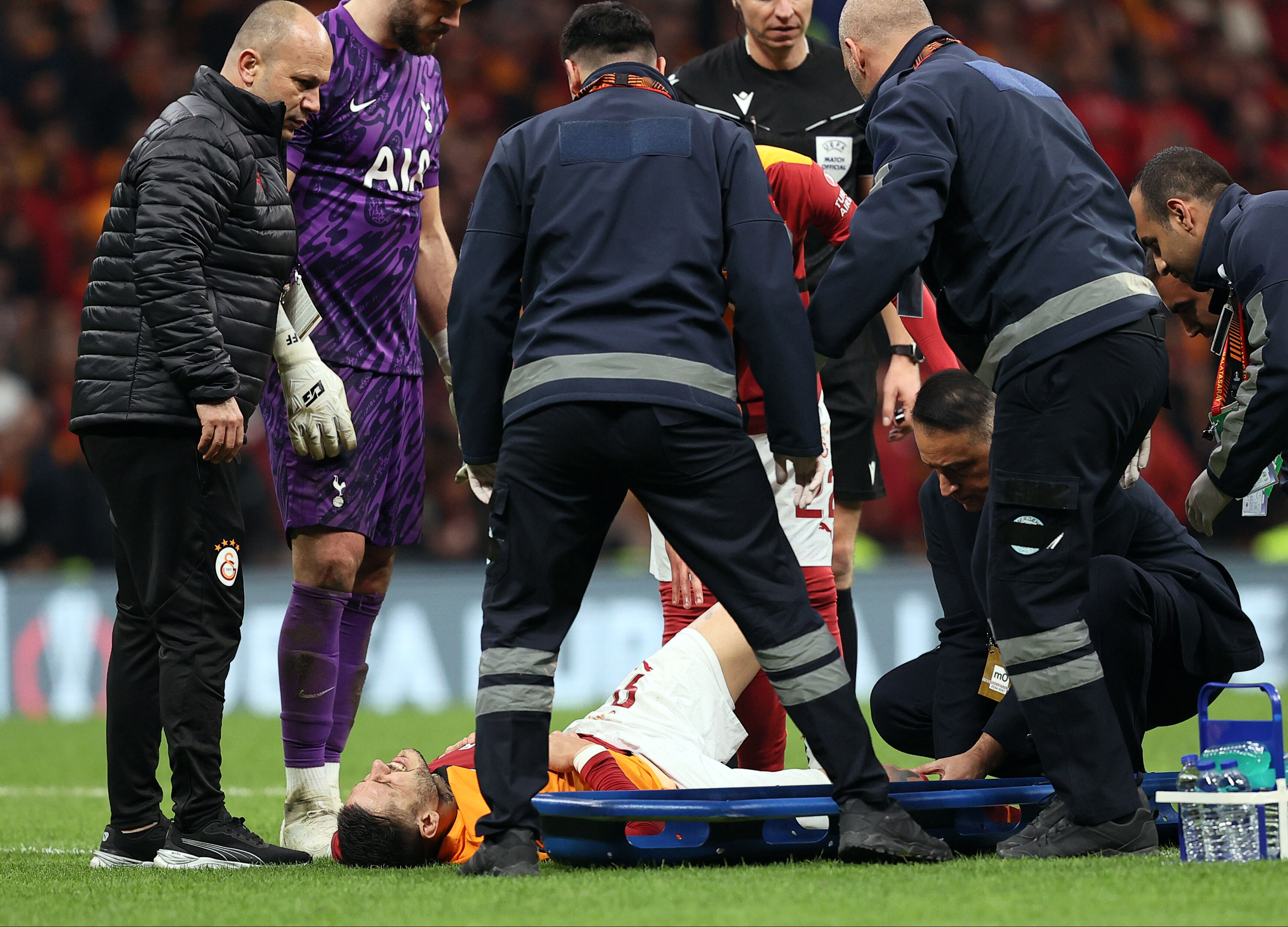 Çapraz bağı kopan Icardi'nin koltuk değneksiz yürümesi tartışma konusu olmuştu! G.Saray Doktoru Yener İnce açıkladı Çapraz bağı kopan Icardi'nin koltuk değneksiz yürümesi tartışma konusu olmuştu! G.Saray Doktoru Yener İnce açıkladı - 2. Resim