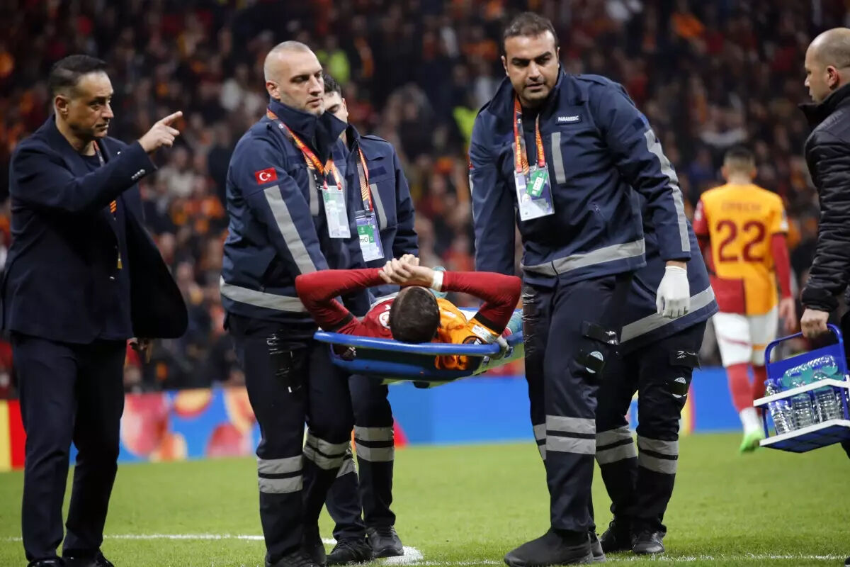 Çapraz bağı kopan Icardi'nin koltuk değneksiz yürümesi tartışma konusu olmuştu! G.Saray Doktoru Yener İnce açıkladı Çapraz bağı kopan Icardi'nin koltuk değneksiz yürümesi tartışma konusu olmuştu! G.Saray Doktoru Yener İnce açıkladı - 6. Resim