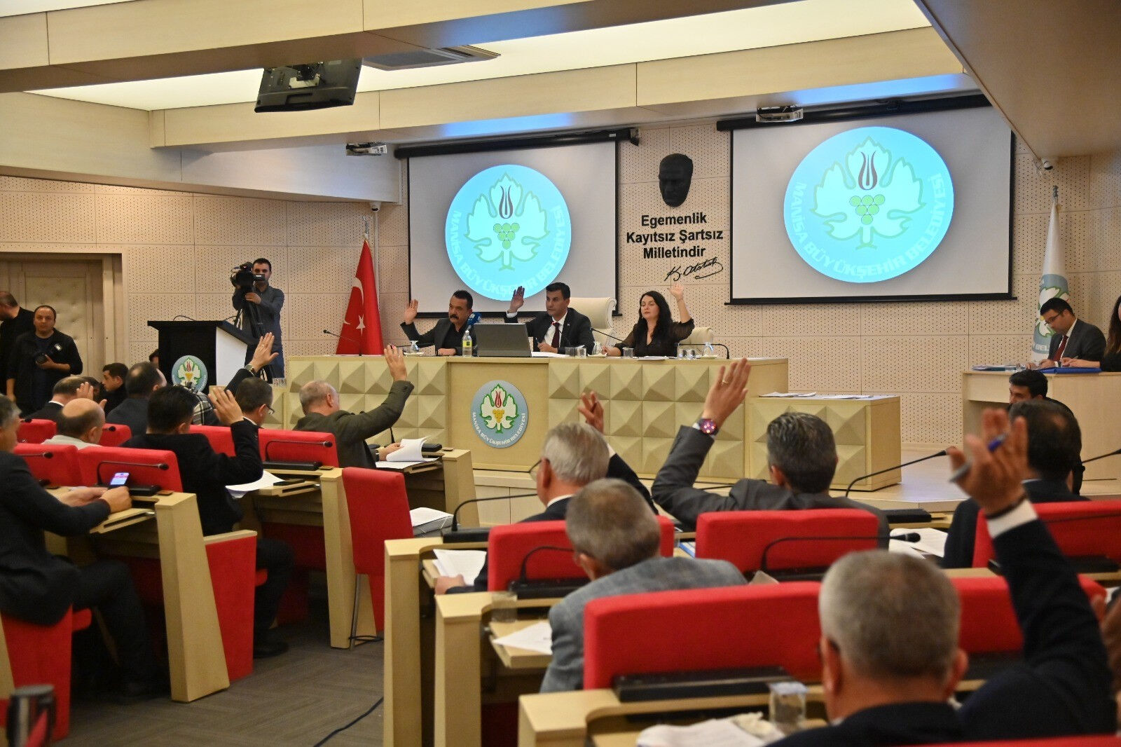 CHP'li belediyeden 'Devlet Bahçeli' kararı! İsminin çıkarılmasına MHP ve AK Parti'den peş peşe tepki - 3. Resim