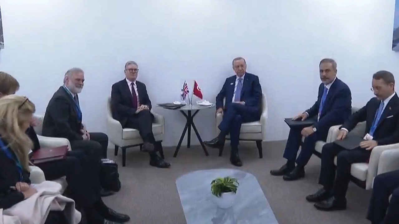 Cumhurbaşkanı Erdoğan Bakü'de İngiltere Başbakanı Keir Starmer'i kabul etti - 2. Resim