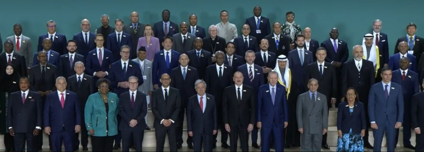 Cumhurbaşkanı Erdoğan Bakü'deki COP29'da aile fotoğrafına katıldı - 4. Resim