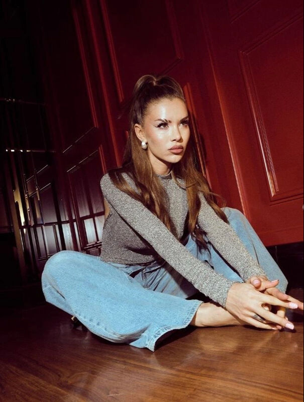 Estetik operasyonlarla bambaşka biri oldu! Feride Hilal Akın'ı görenler tanımakta zorlandı Estetik operasyonlarla bambaşka biri oldu! Feride Hilal Akın'ı görenler tanımakta zorlandı - 2. Resim