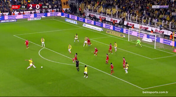 Fenerbahçe'nin yıldızı Amrabat Sivasspor'a attığı golle tarihe geçti! Beckham'ı solladı - 3. Resim