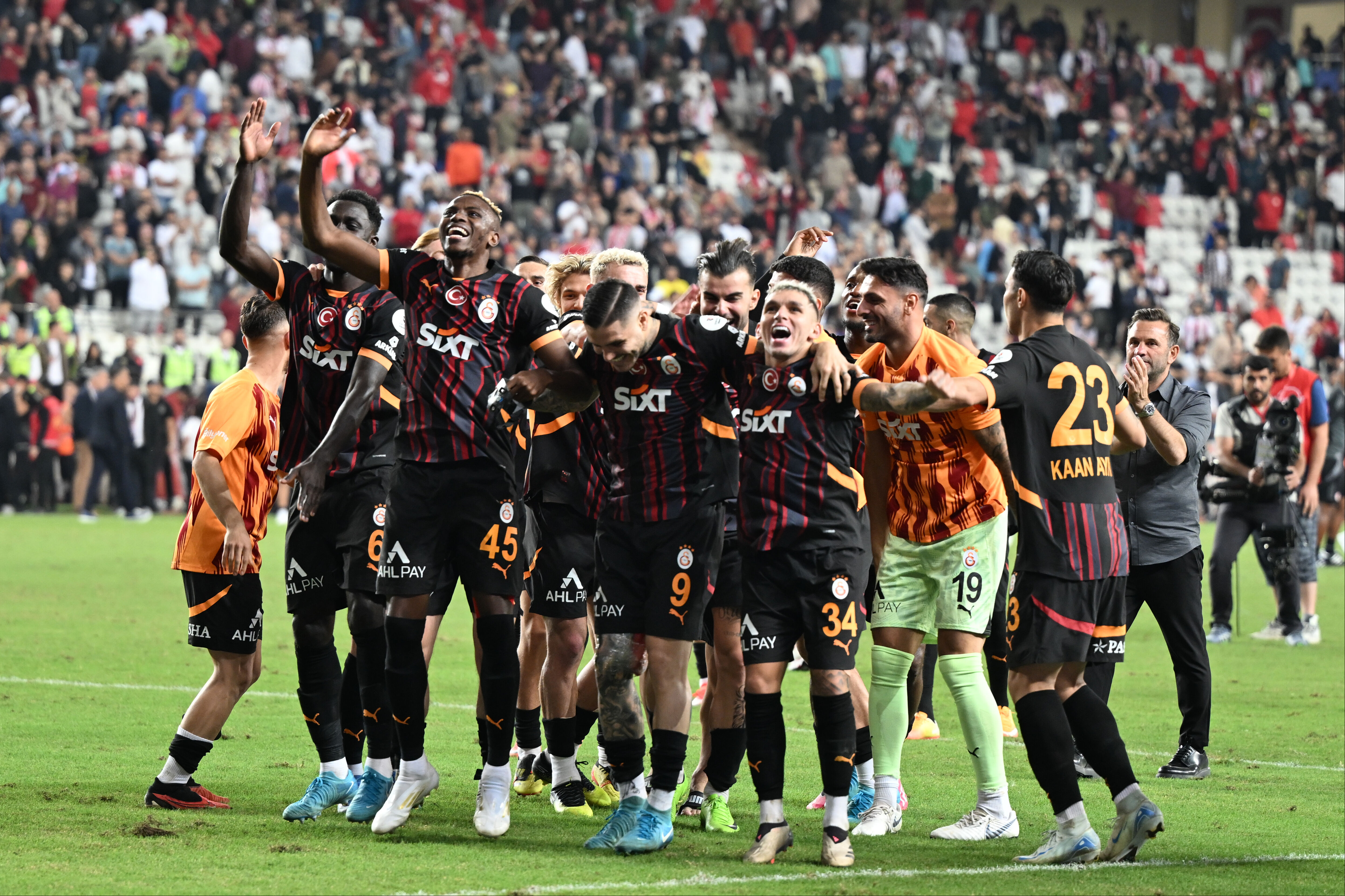 Galatasaray Osimhen için 3 futbolcu önerecek! F.Bahçe iddiaları sonrası çılgın takas planı Galatasaray Osimhen için 3 futbolcu önerecek! F.Bahçe iddiaları sonrası çılgın takas planı - 5. Resim