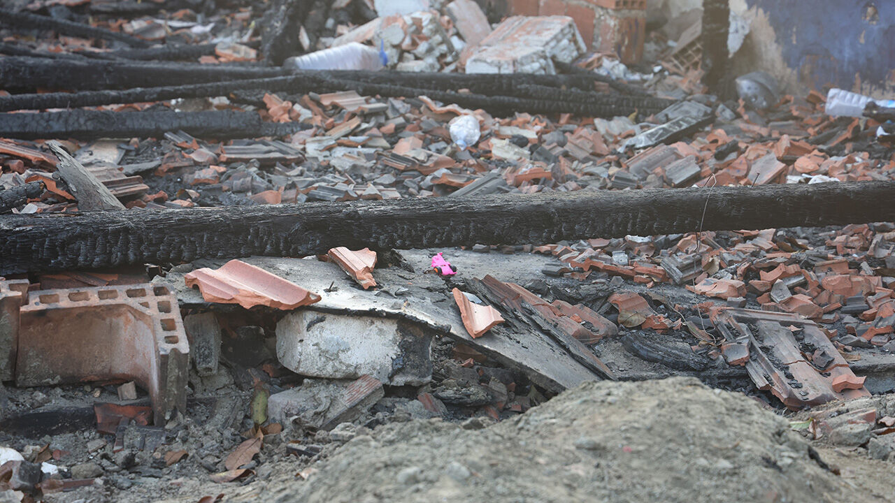 İzmir'in Selçuk ilçesinde 5 kardeş yangında can vermişti... Soba faciasının detayları kahretti İzmir'in Selçuklu ilçesinde 5 kardeş yangında can vermişti... Soba faciasının detayları kahretti - 5. Resim