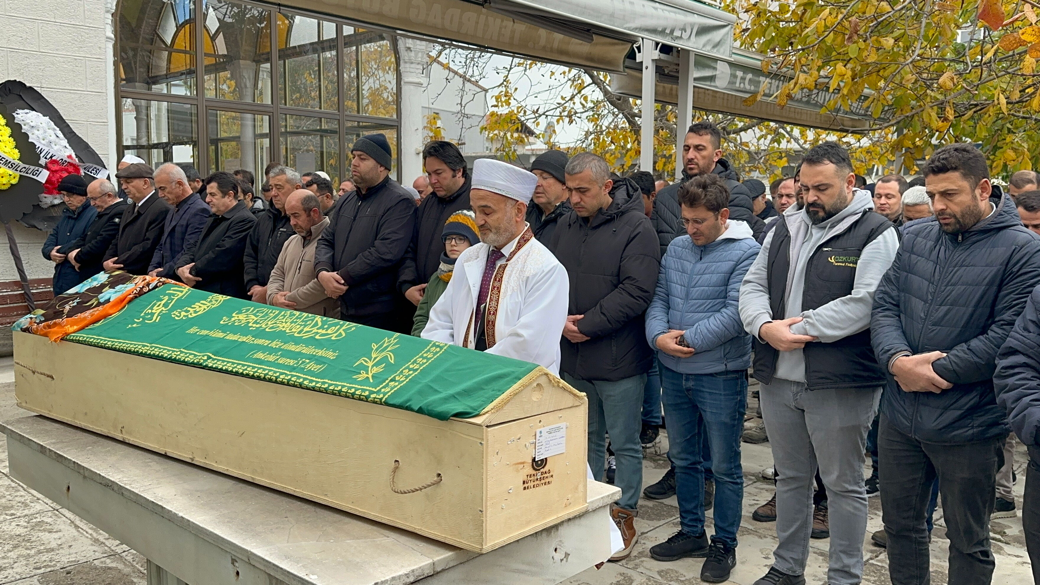 Oğlu tarafından uykusunda öldürülmüştü: Vahşete kurban giden anneye son veda Oğlu tarafından uykusunda öldürülmüştü: Vahşete kurban giden anneye son veda - 1. Resim