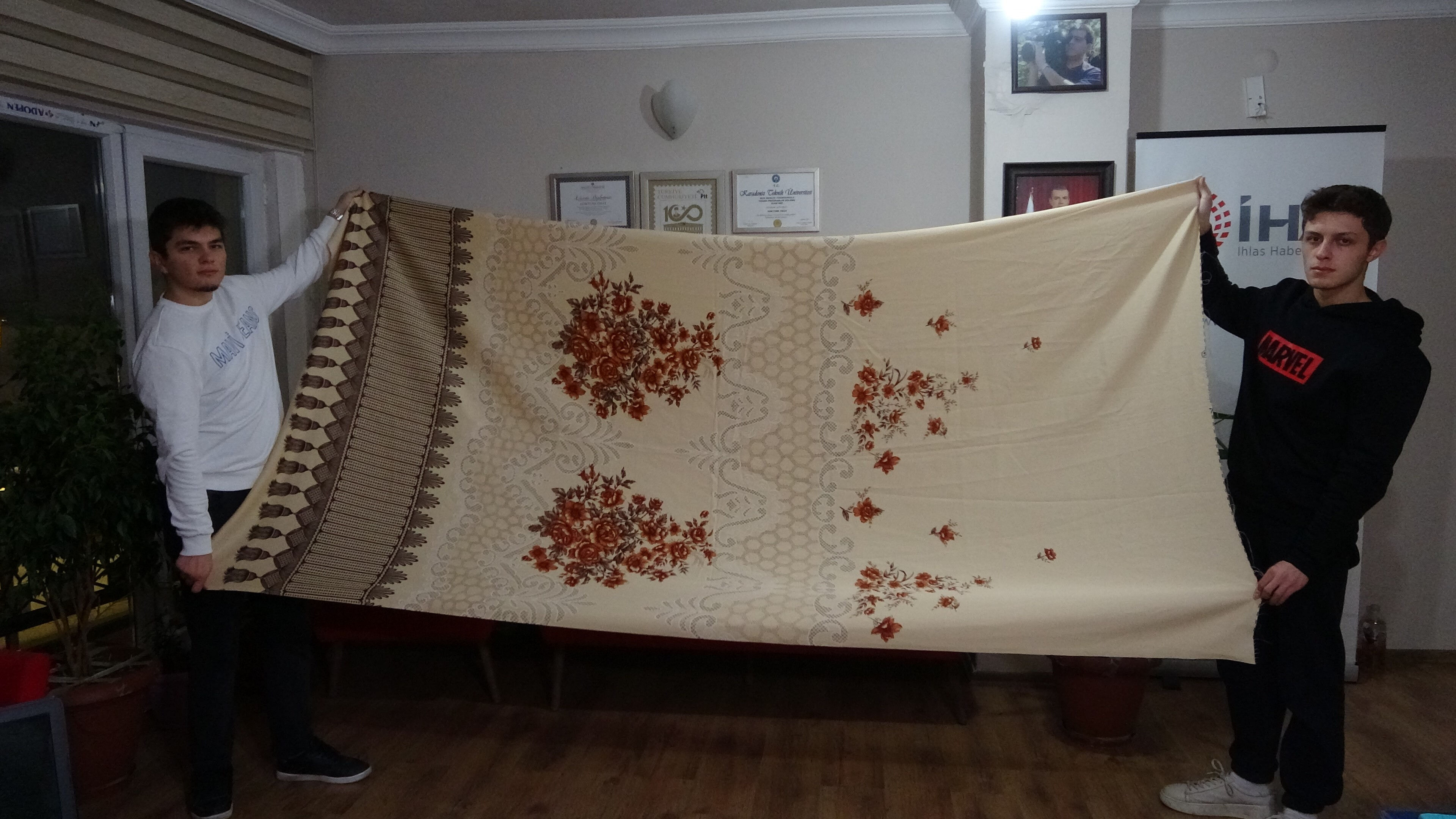 Beğenmediğiniz 'anneanne perdesine' dönüp bir daha bakın! Sıfır otomobil fiyatıyla yarışıyor - 1. Resim