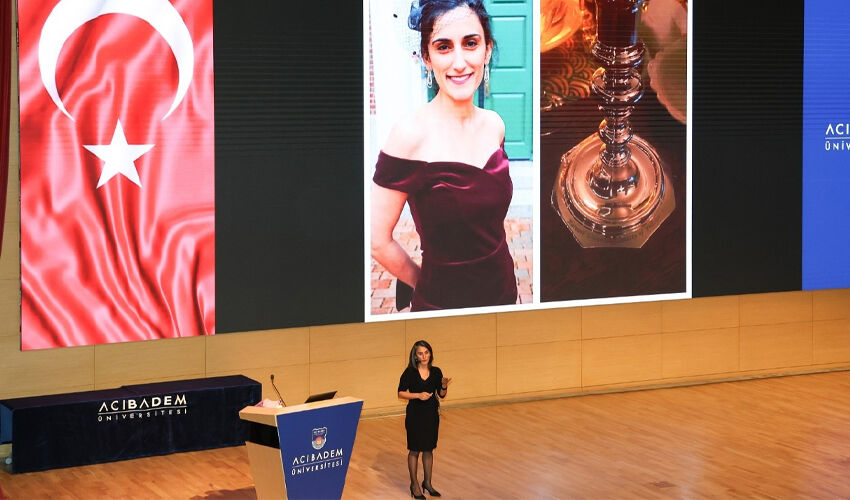 Giyilebilir kalp pilinin mucidi Doç. Dr. Canan Dağdeviren: ABD’de yaşıyorum ama tedavimi yaptırmaya Türkiye’ye geliyorum Giyilebilir kalp pilinin mucidi Doç. Dr. Canan Dağdeviren: ABD’de yaşıyorum ama tedavimi yaptırmaya Türkiye’ye geliyorum - 2. Resim