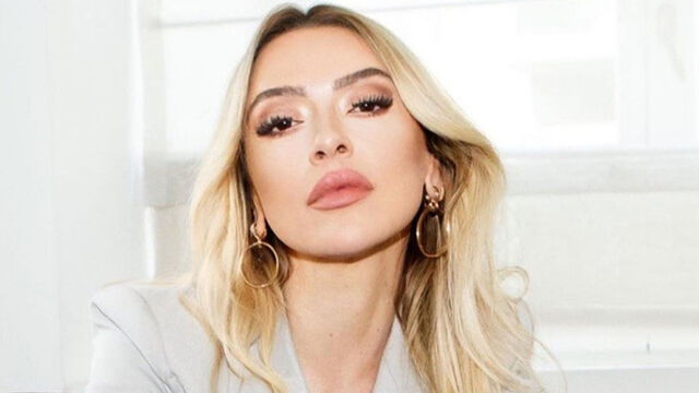Hadise'nin taktığı saatin fiyatı 'Yok artık' dedirtti! Saatte 34 adet pırlanta olduğu ortaya çıktı Hadise'nin taktığı saatin fiyatı 'Yok artık' dedirtti! Saatte 34 adet pırlanta olduğu ortaya çıktı - 3. Resim